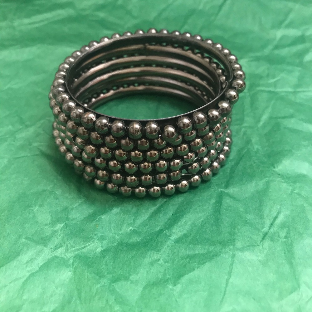 Beaded 6 bangles in black metal